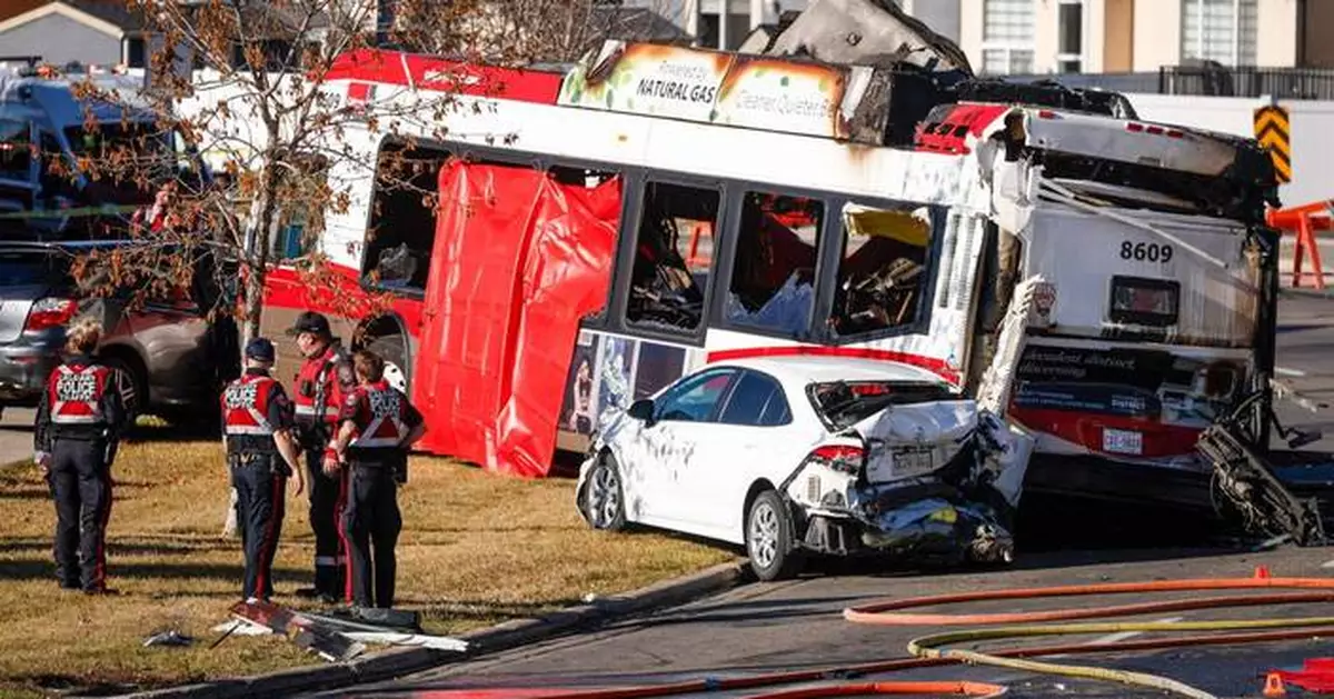 Bus crash in Canada leaves 3 dead and 19 people injured, police say