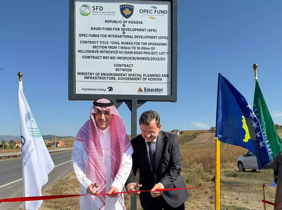 SFD CEO and Kosovo officials cutting ribbon for the upgraded Pristina–Mitrovica Highway. (Photo: AETOSWire)