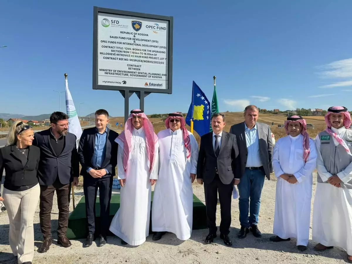 SFD delegation and Kosovar representatives at the newly completed section of the Pristina–Mitrovica Highway (Photo: AETOSWire)