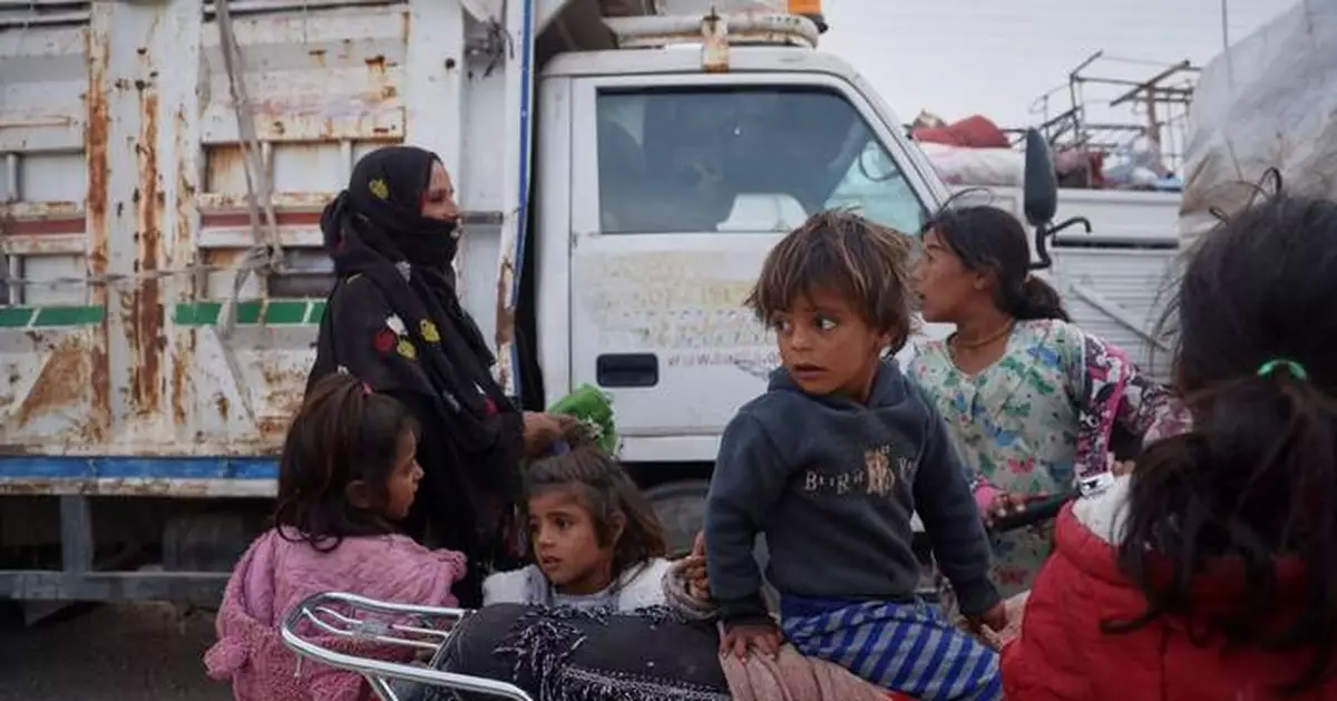 Photos show displaced Syrian families returning to damaged homes after seven years