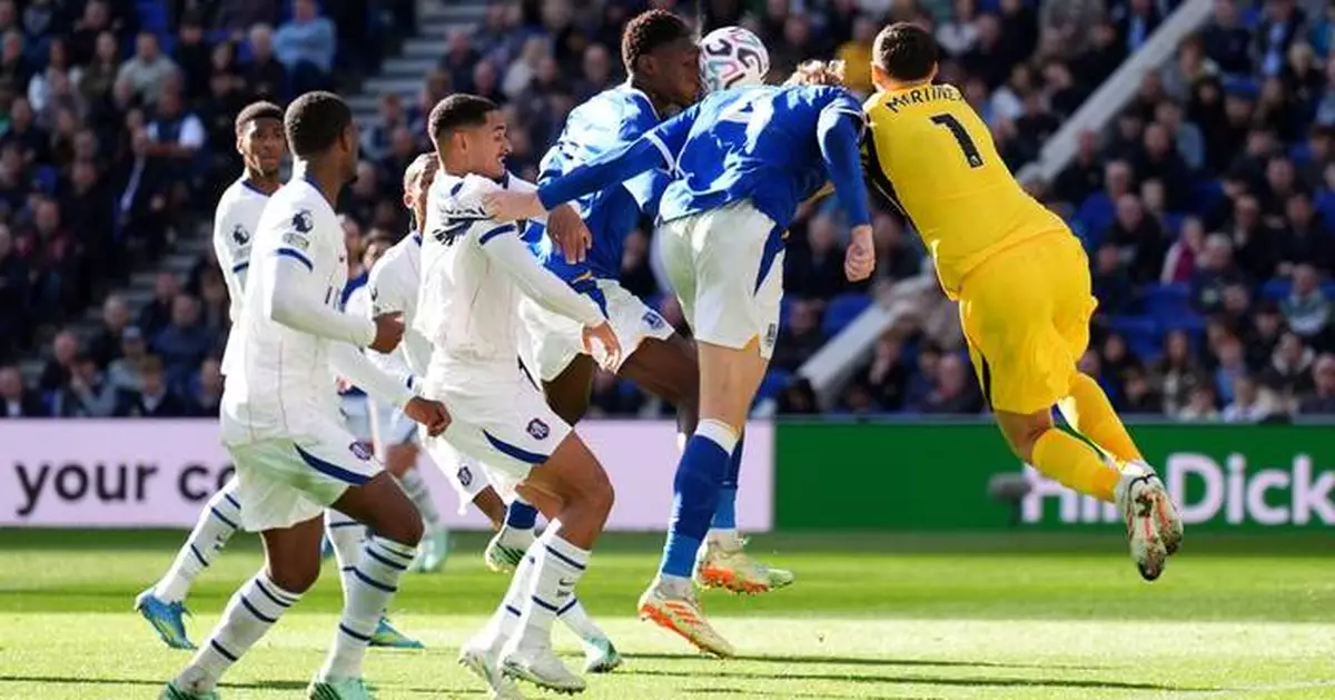 Martinez carried off on stretcher and heading to the hospital after collision in Premier League game