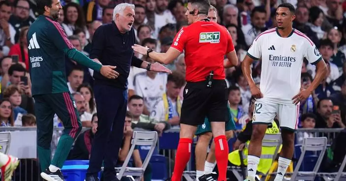 Real Madrid's Vinícius red-carded for pulling hair of Villarreal player