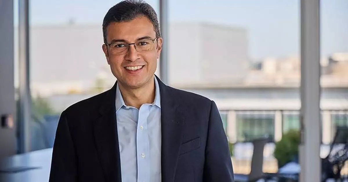 Wells Fargo Announces Kleber Santos to Lead Consumer Banking and Lending; Saul Van Beurden to Lead AI for the Company