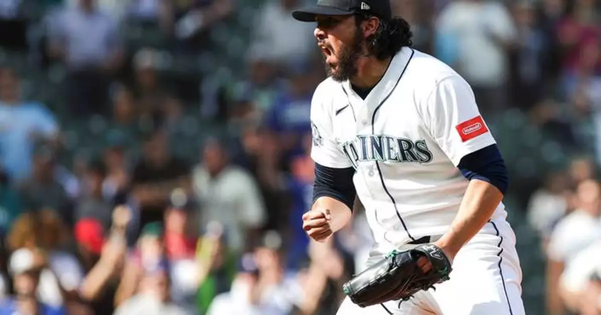 Mariners exercise Andrés Muñoz's $9 million option, decline options on Victor Robles, Bryce Miller
