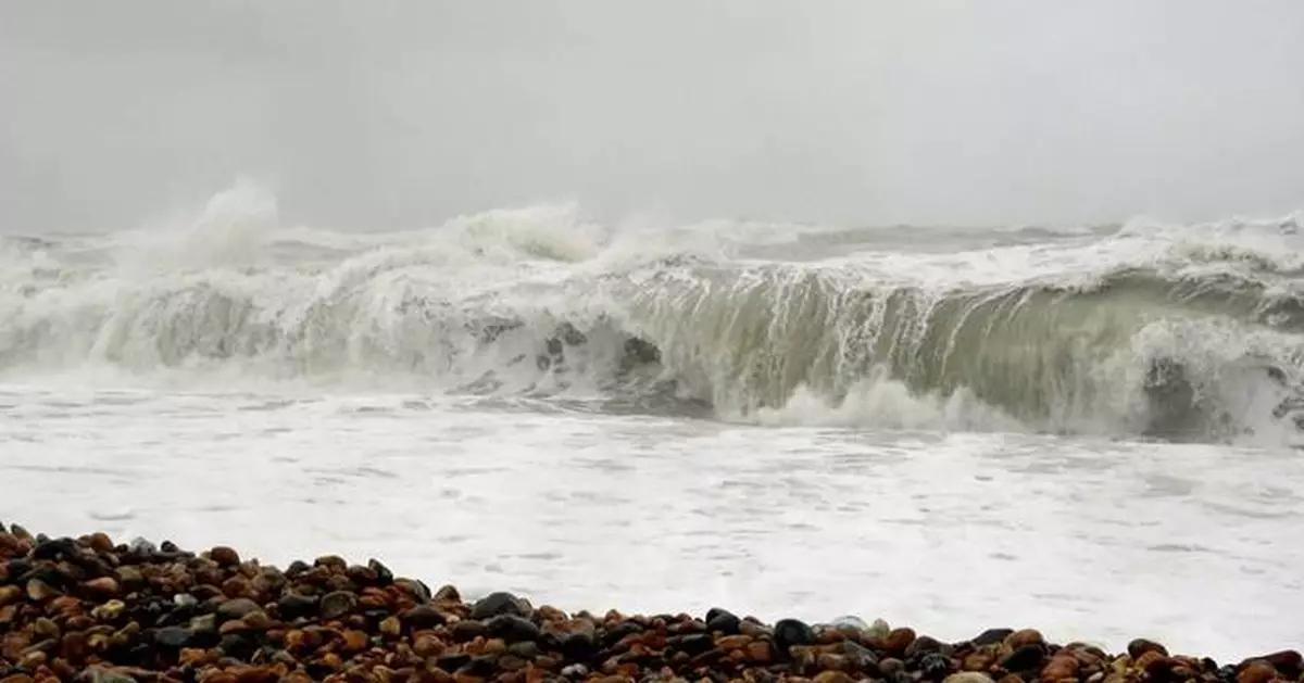 High winds knock out power to thousands in southwest England as first of 2 major storms sweep in