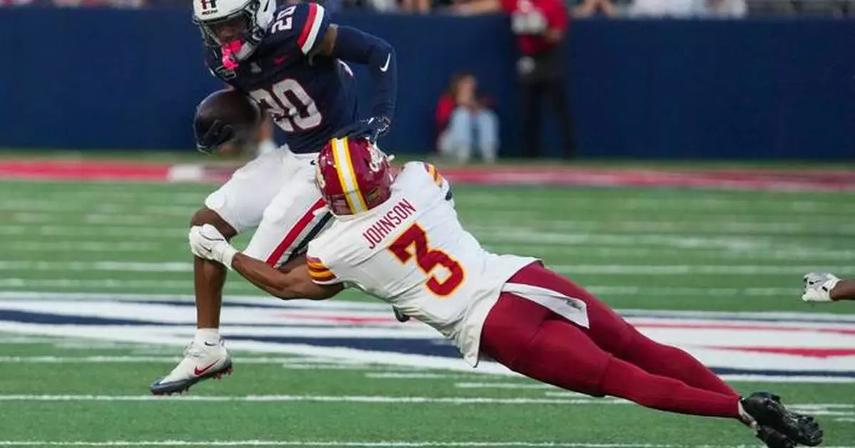 Noah Fifita throws for 308 yards and 2 TDs, No. 25 Arizona dominates Iowa State 39-3