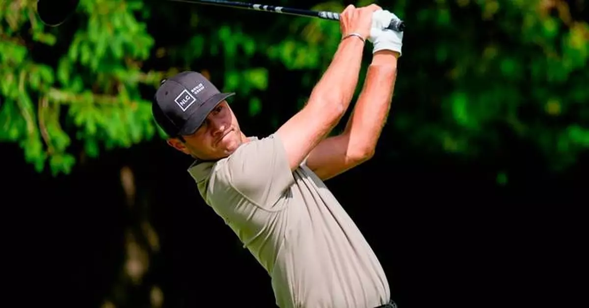 Chandler Blanchet rides a pair of eagles to a season-best 62 and the lead in Bermuda