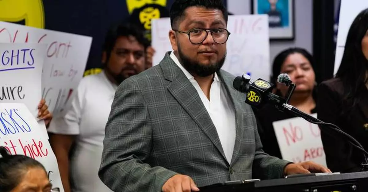 ICE pursuit in Houston that broke a man's leg targeted a suspect who died years ago, family says