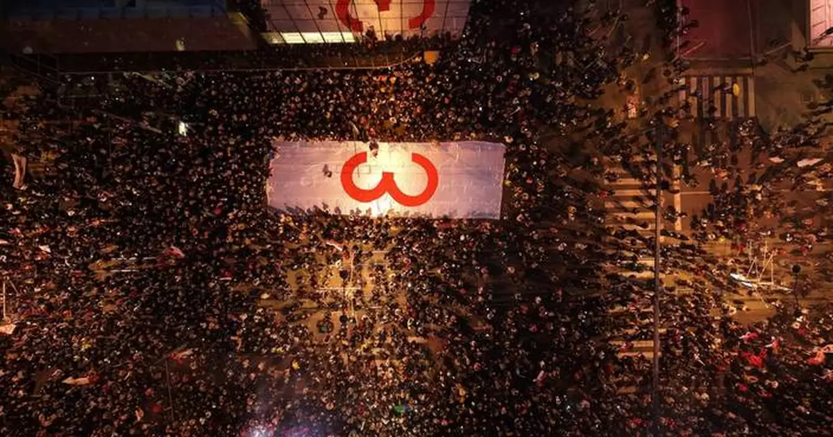 Huge crowds gather at final pre-election rally of Serbia's students