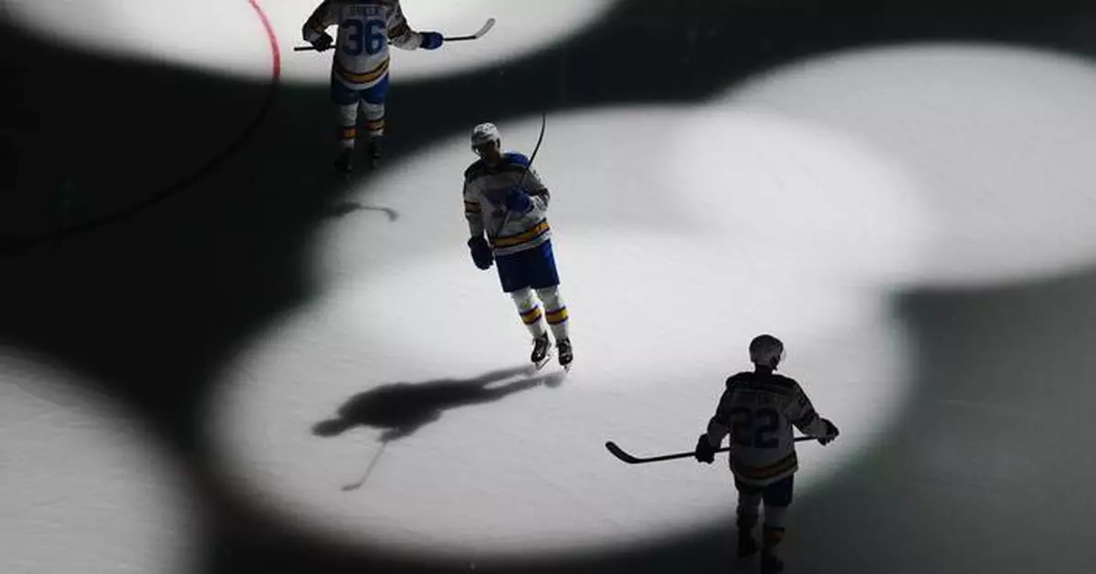 Blues forward Alexy Toropchenko leaves season opener with apparent shoulder injury