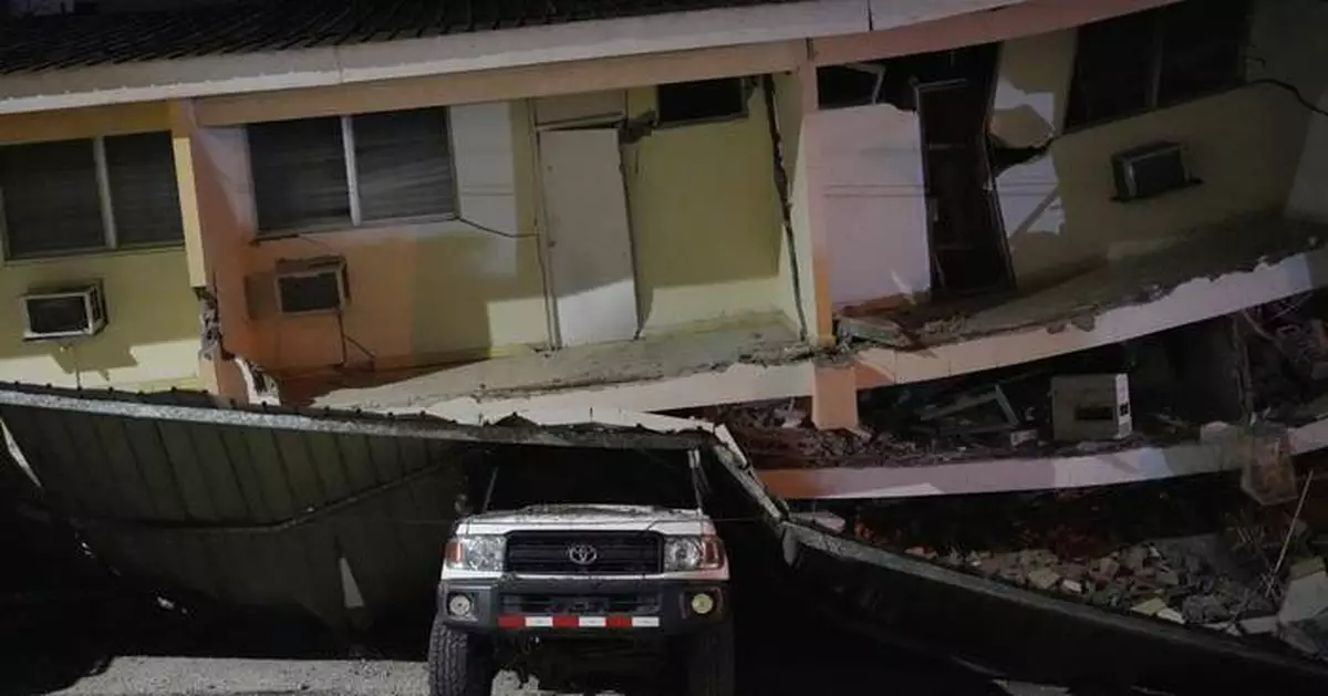 Unnerved Panamanians sleep in streets as aftershocks rattle quake-hit towns