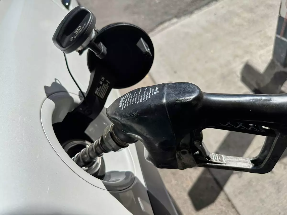 A motorist fills the tank of a vehicle at a Shell gasoline station Thursday, Oct. 8, 2026, in Englewood, Colo. (AP Photo/David Zalubowski)