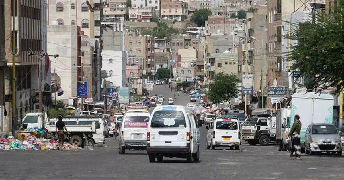 Fear strikes Yemen's 3rd largest city Taiz as Houthi rebels encircle it in a new siege