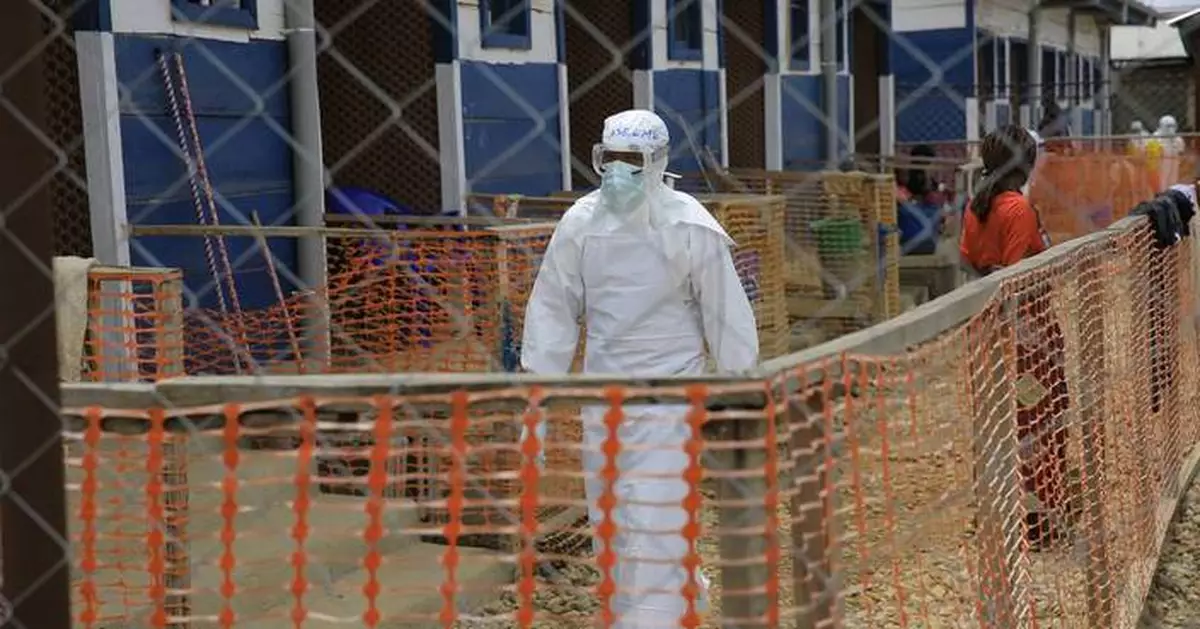 Experts warn of wider spread as Ebola outbreak reaches plateau