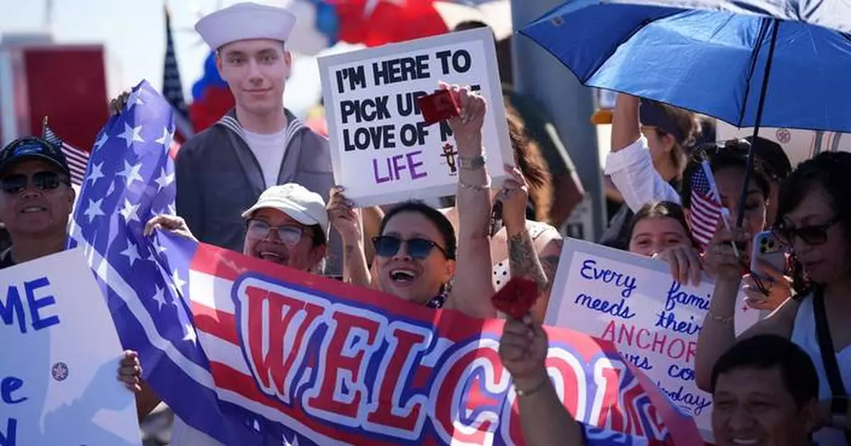 A long-awaited homecoming for the USS Lincoln crew, in photos