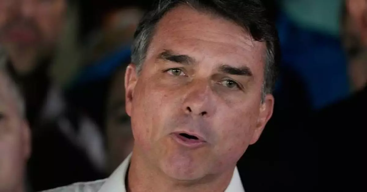 Defeated presidential candidate Flávio Bolsonaro and his family land in Miami after fleeing Brazil