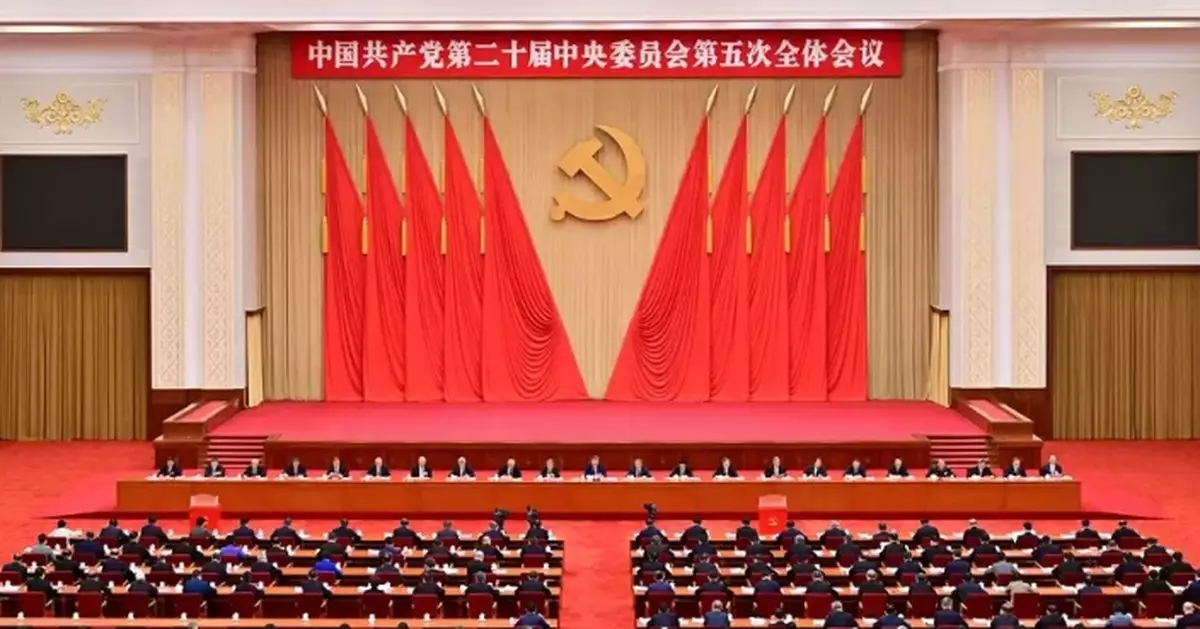 Chief Executive Warmly Congratulates Victorious Conclusion of Fifth Plenary Session of 20th CPC Central Committee