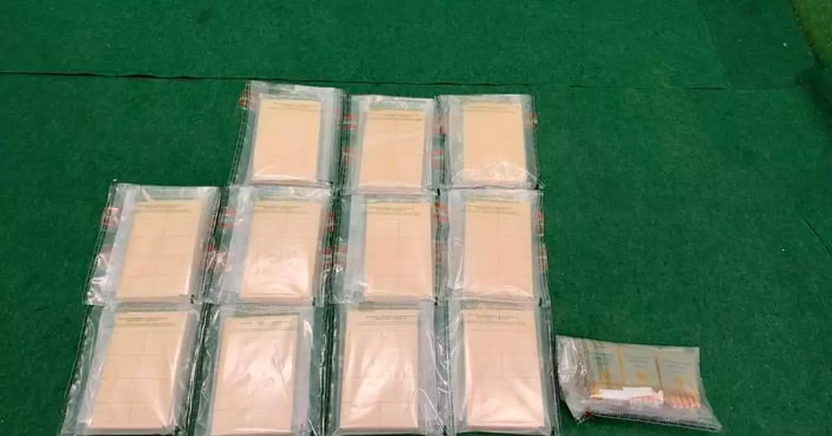 Hong Kong Customs Seizes About 5.5 kg of Suspected Cocaine and 45 Duty-Not-Paid Cigarettes, Arrests Man at Airport for Drug Trafficking