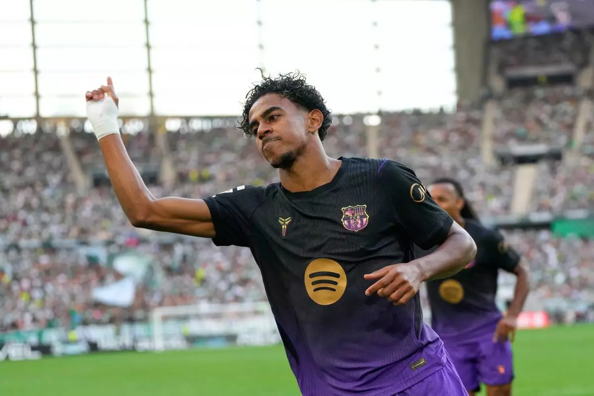 Yamal takes center stage for ruthless Barcelona and PSG wins ...