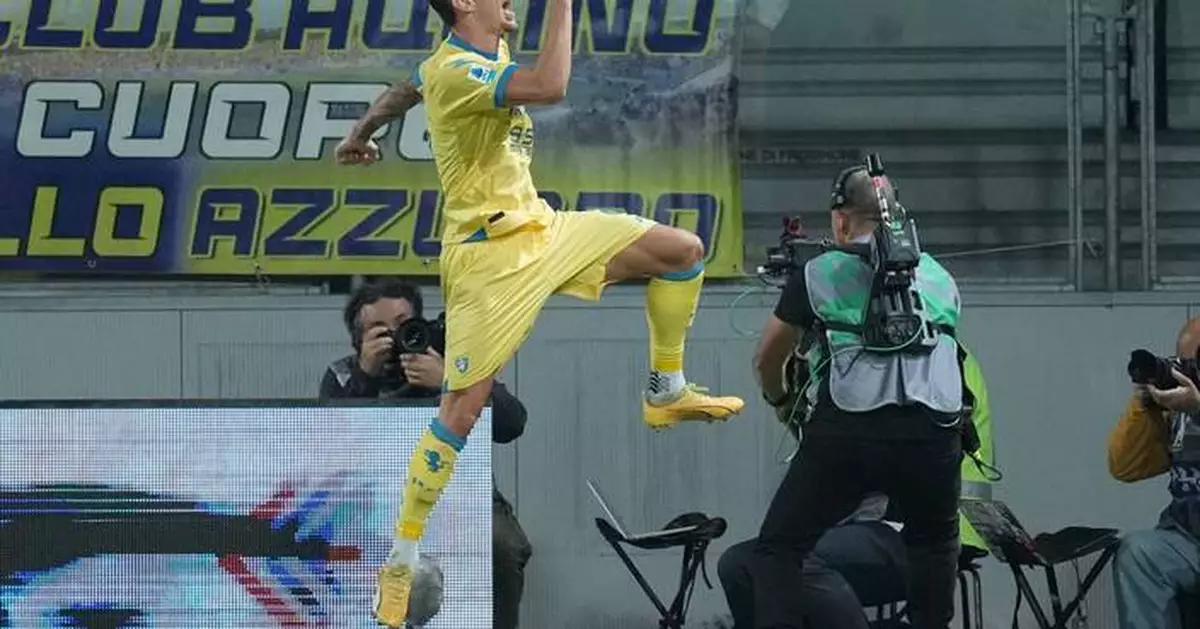 Raimondo scores hat trick for Frosinone in Italy. Frankfurt ends winless drought at home