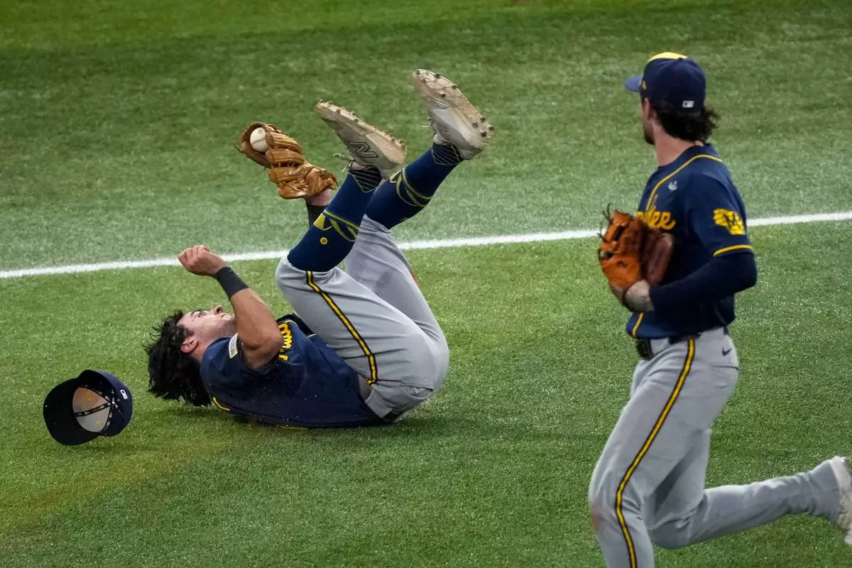 Milwaukee Brewers right fielder Sal Frelick catches a fly out hit by Tampa Bay Rays second baseman Ben Williamson during the eighth inning of Game 3 of baseball's World Series, Monday, Oct. 26, 2026, in St. Petersburg, Fla., between the Milwaukee Brewers and the Tampa Bay Rays. (AP Photo/Morry Gash)
