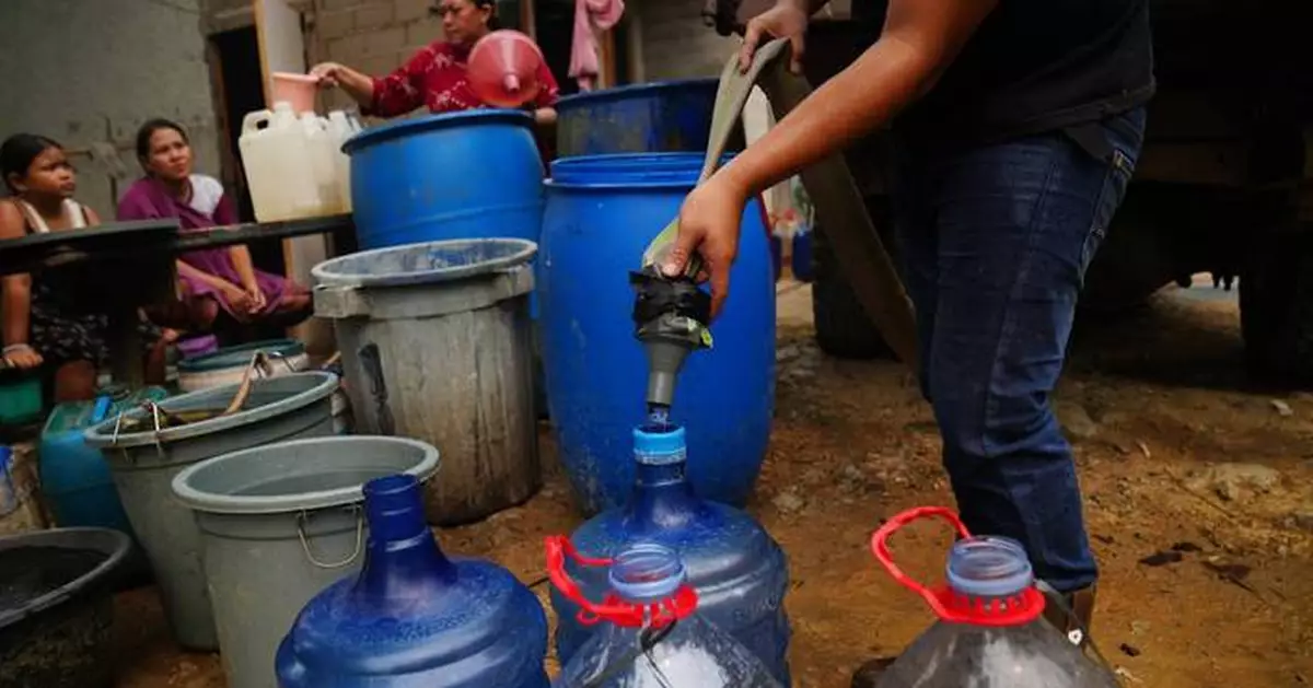 Indonesian villagers on Borneo struggle for water as El Niño intensifies peatland fires