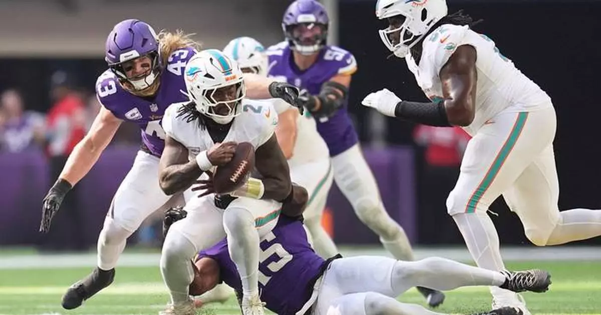 Unbeaten Vikings keep Dolphins winless with dominant defense, Reichard's kicks, Hockenson's catches