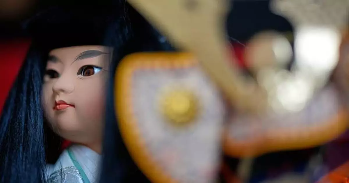 Tokyo shrine honors precious dolls, in photos