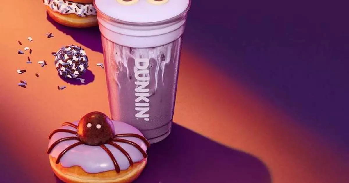 Dunkin’® Brings Back the Spider Donut, Debuts the Berry Battie Daydream Refresher and All-New Glow-in-the-Dark Halloween MUNCHKINS® Bucket