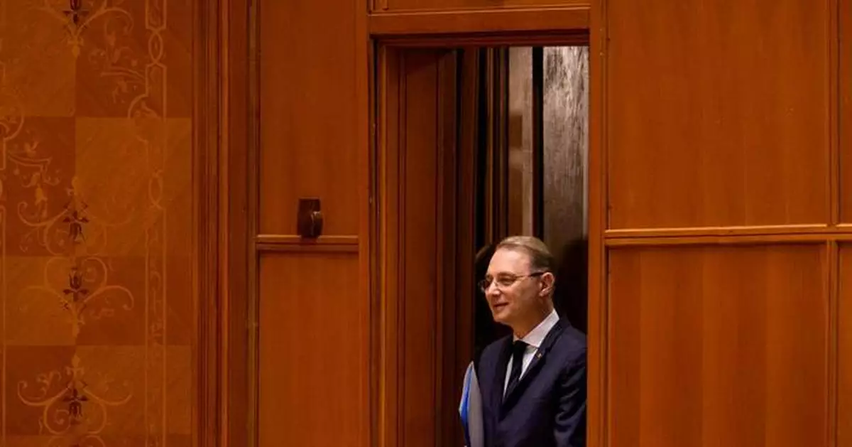 Romanian lawmakers back a minority government to end monthslong stalemate