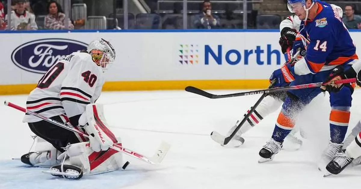 Bo Horvat scores twice as Islanders beat Blackhawks 4-1