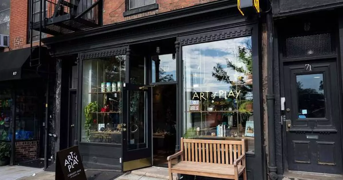 Kelly Clarkson and a Brooklyn store clashed on social media. Behind it, power dynamics loomed