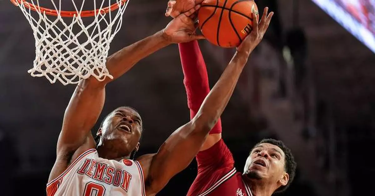 Arizona coach Tommy Lloyd fumes as forward RJ Godfrey's eligibility remains stuck in Georgia courts