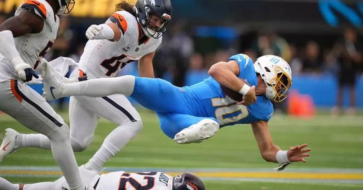 Broncos defense keeps Denver competitive while offense remains shaky