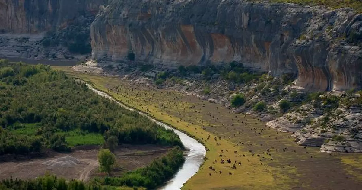 How Texas landowners are fighting back against Trump's border wall