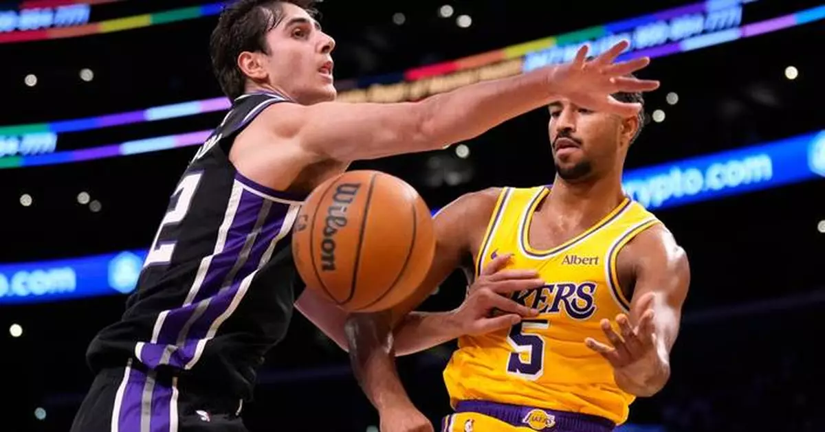 Kings center Maxime Raynaud taken off court in wheelchair after going down with right knee injury
