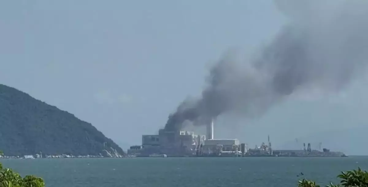 Fire Breaks Out on an Artificial Island off Shek Kwu Chau, Prompting No. 3 Alarm Upgrade
