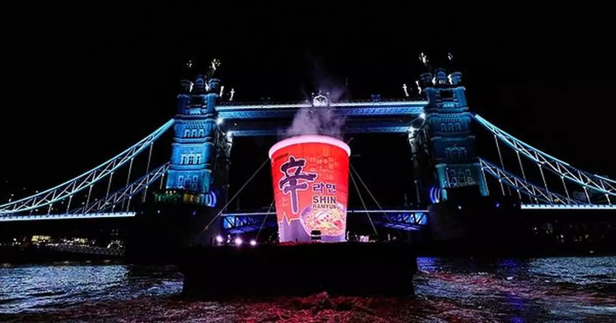 Giant Shin Ramyun Cup Takes to the Thames in London