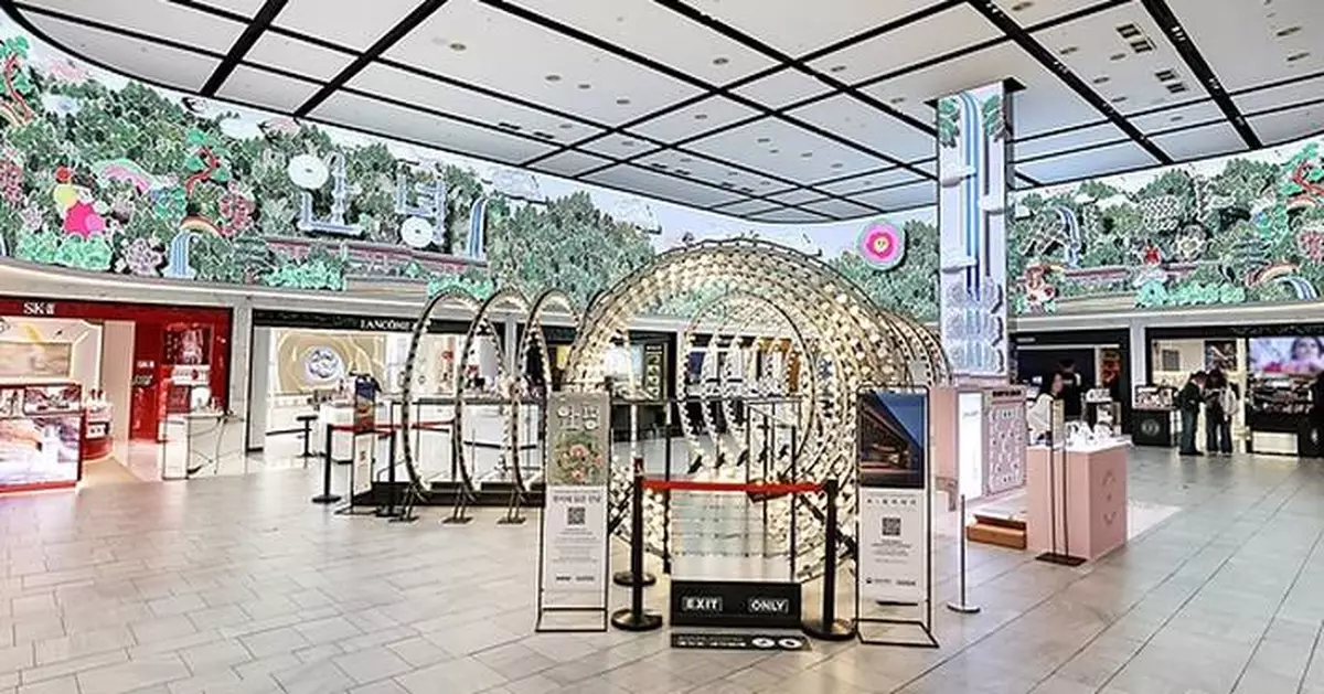 Hangul Comes to Life Across Seoul as Shinsegae Duty Free and Artist Hong In-sook Turn "Annyeong" into Art