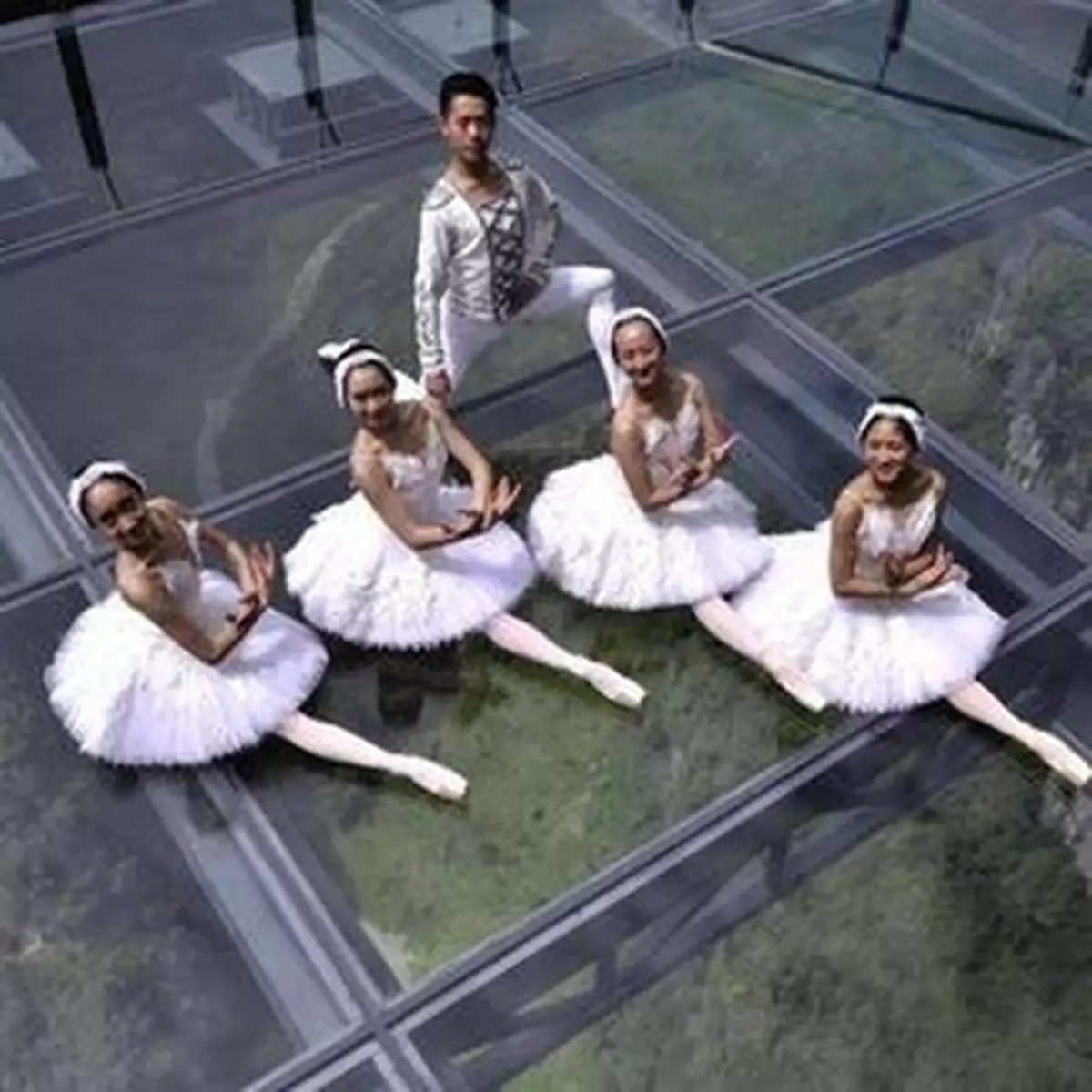 重慶280尺「高空芭蕾」