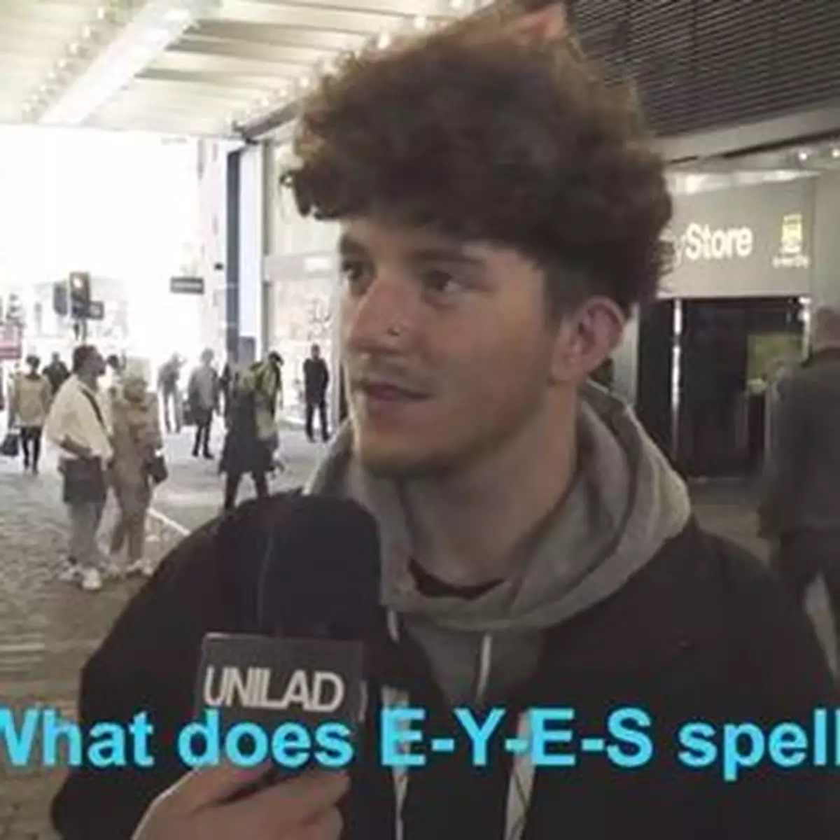 E-Y-E-S點讀考起外國人