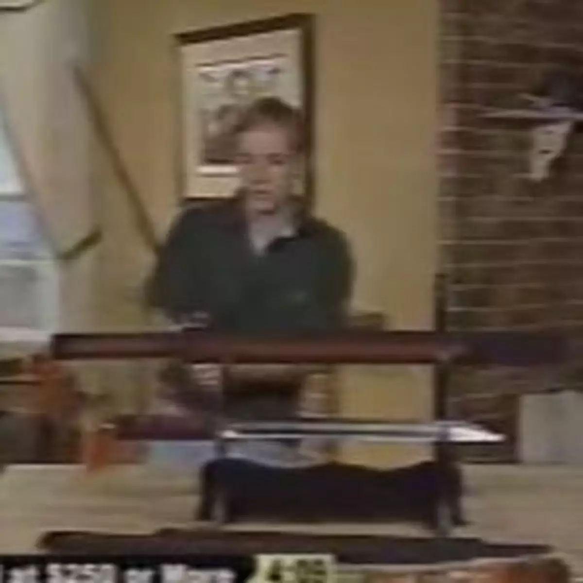 主持人推銷武士刀意外自捅