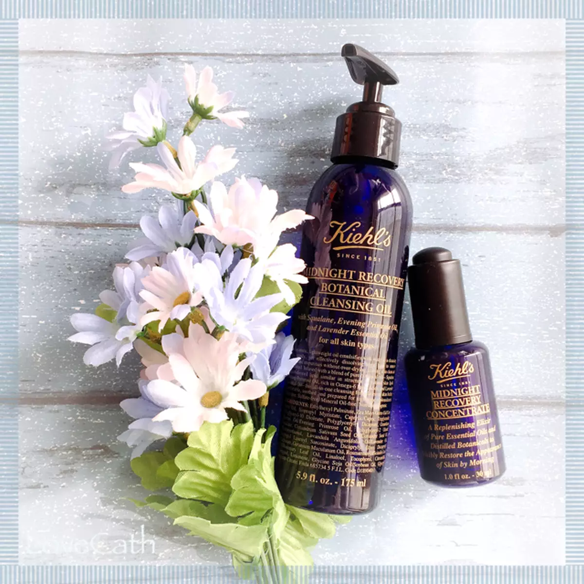 Kiehl’s 溫和輕柔。輕輕 2 滴潔顏油卸去眼部濃妝