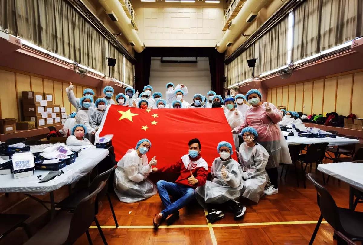 香港藝人楊明、莊思明、朱庭萱和高Sir積極做義工 與香港市民同心抗疫