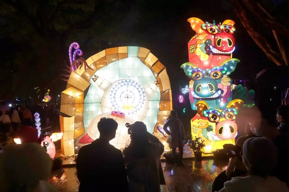 AI打開了魔界，天使、情人、騙子一齊來