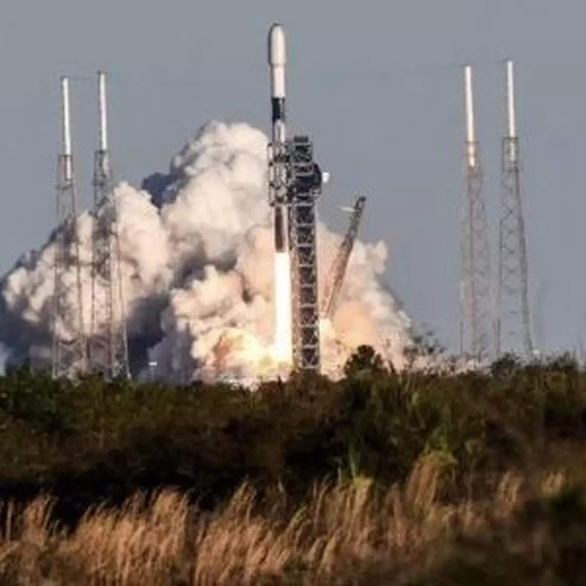 外媒曝SpaceX為美國情報機構建設間諜衛星網絡 專家：模糊太空軍事化門檻