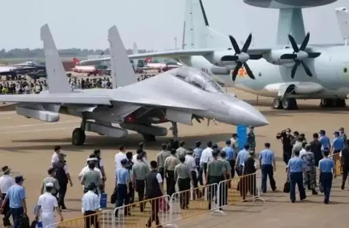 殲-15D噴塗海軍灰亮相 中國航母任務出現重大轉變