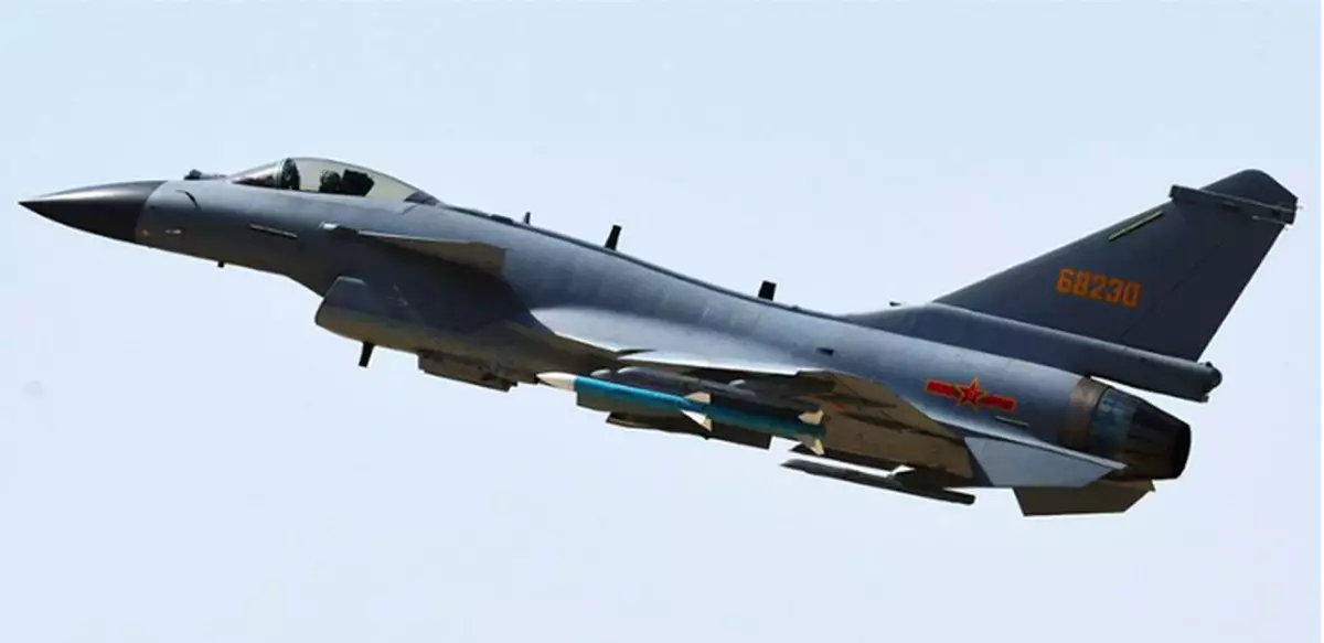 壓力山大？印媒稱印度正被殲-10戰鬥機「兩面夾擊」 自家「光輝」戰鬥機還未交付