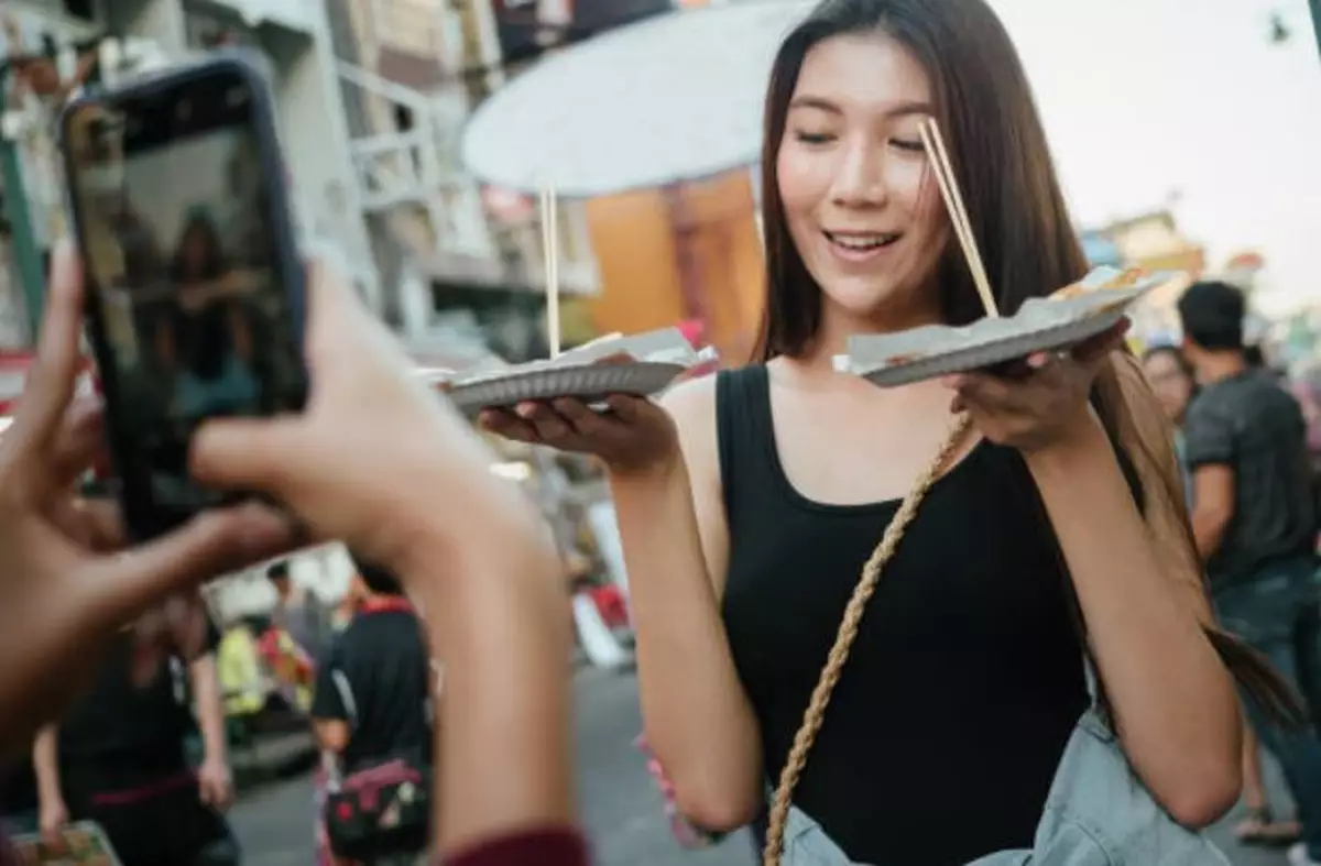 她經濟：從藝人到KOL的C.A.R.E.E.R模型