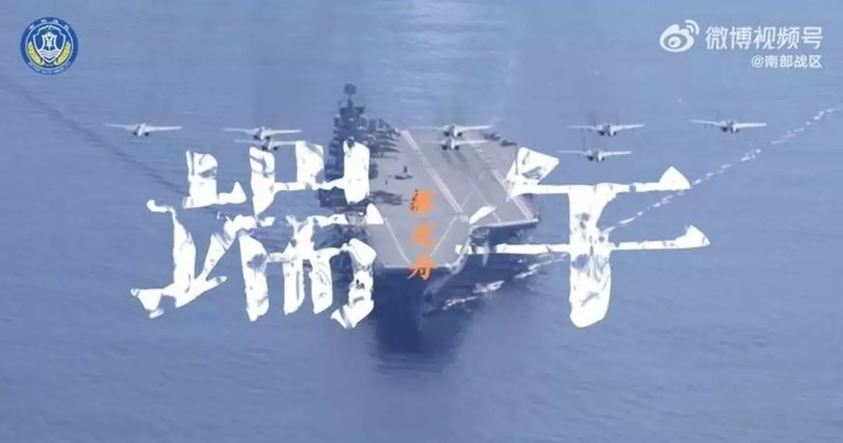 扒龙船不用槳？解放軍端午「賽龍舟」 福建艦帥氣登場